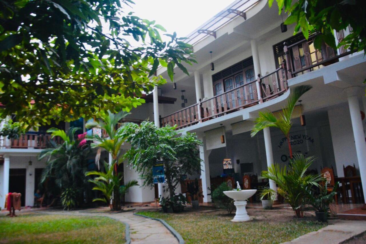 Mermaid Inn Mirissa Exterior photo