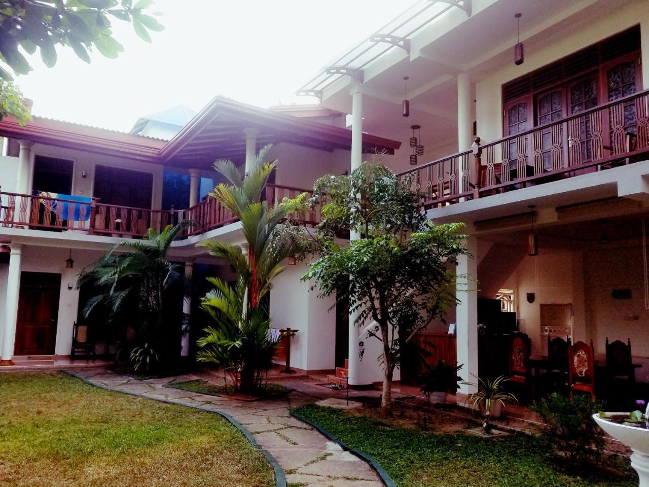 Mermaid Inn Mirissa Exterior photo